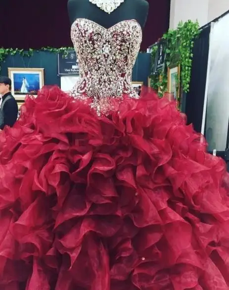 Миловидный с хрустальным бисером органзы бальное платье с оборками бальные платья бордовый Vestidos De 15 Anos сладкий 16 платье для выпускного вечера - Цвет: Красный