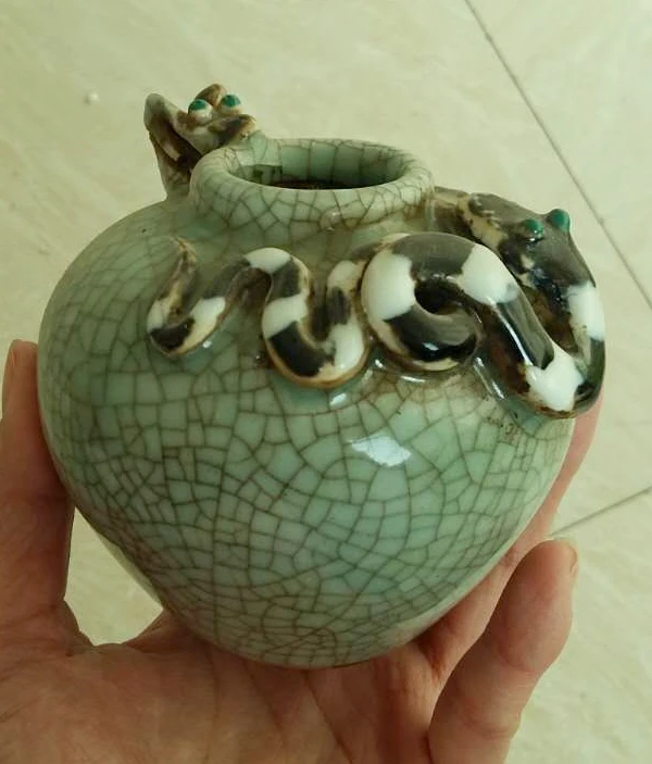 

Exquisite Interesting Chinese Handwork Light Green Glaze Ceramic Snake and Mouse Pot / Jar