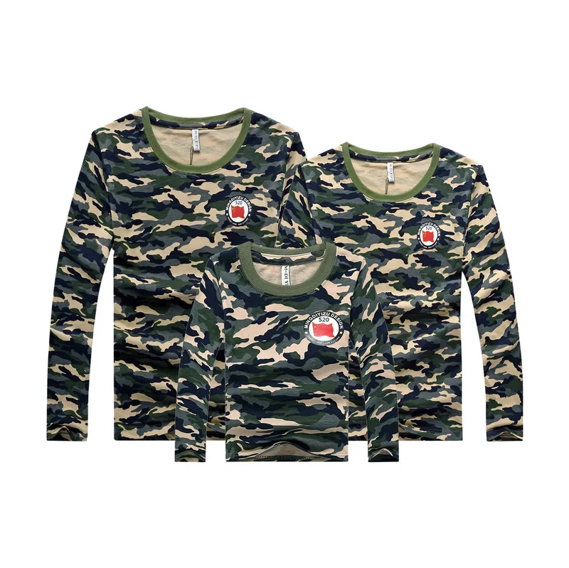 Одинаковые комплекты для семьи Одежда для мамы и дочки рубашки с медведем в армейском стиле Весенняя футболка в стиле милитари банный халат со звёздочками