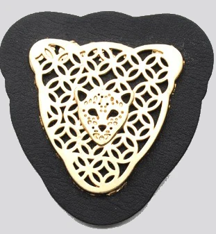 25 шт./лот черный/белый Искусственная Кожа этикетка с золотой металлический сплав логотип бренд одежды для джинсы/куртка plb-018 - Цвет: Черный