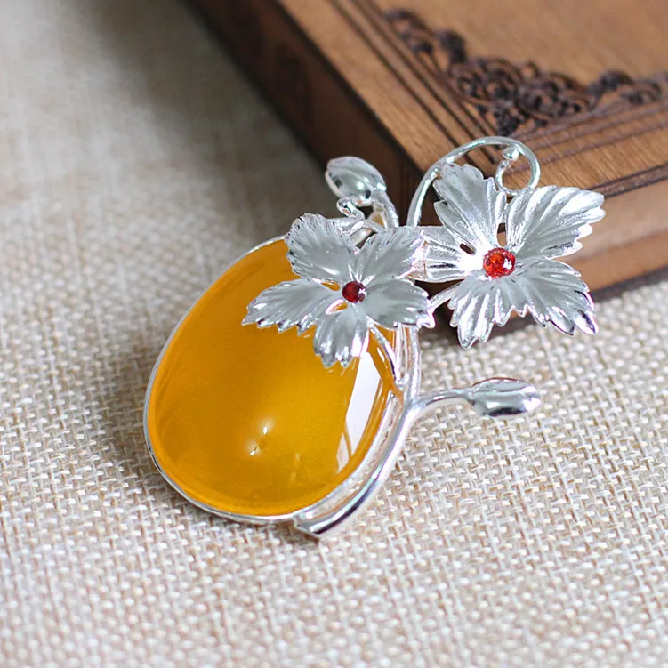 

Character Of Silver Products Pulp Silver Hanging Silver Maple Leaf Pendant With A High-Volume, Low-Margin Business