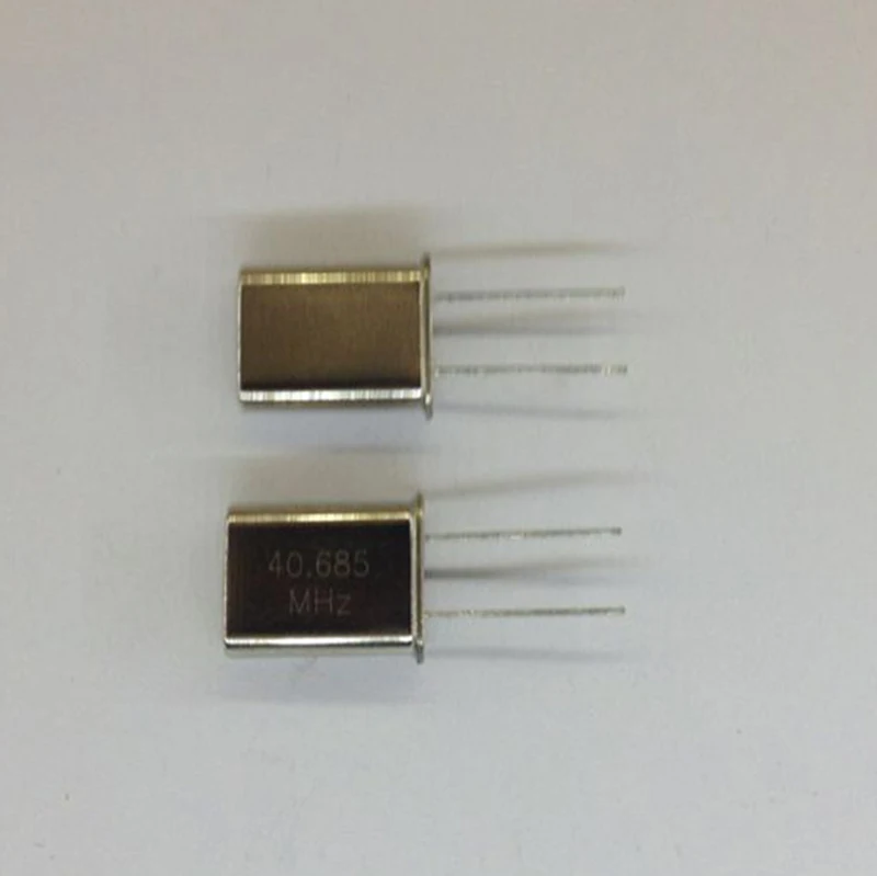 Lot De 25 Quartz 40.685 MHz - Format HC49/U, Profil Haut, 2 Broches, Neuf