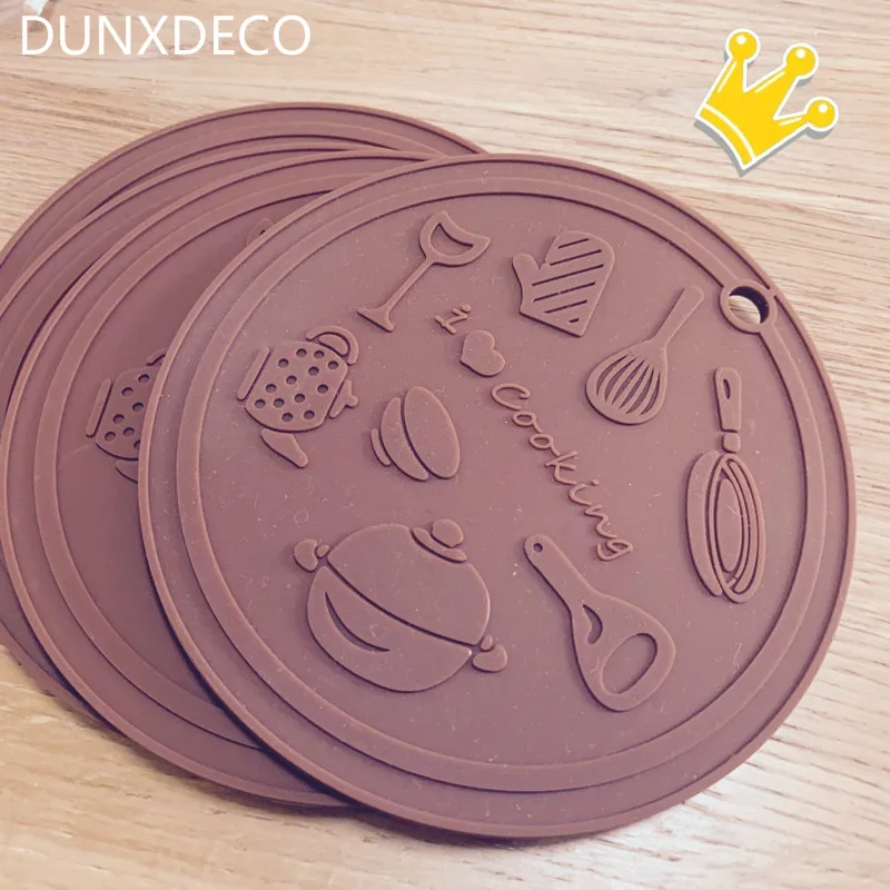 

DUNXDECO Table Placemat Coffee Cup Mat Coasters Silicone Insulation Pad Modern Simple Nordic Kitchen Tools Art Desk Decor 4PCS