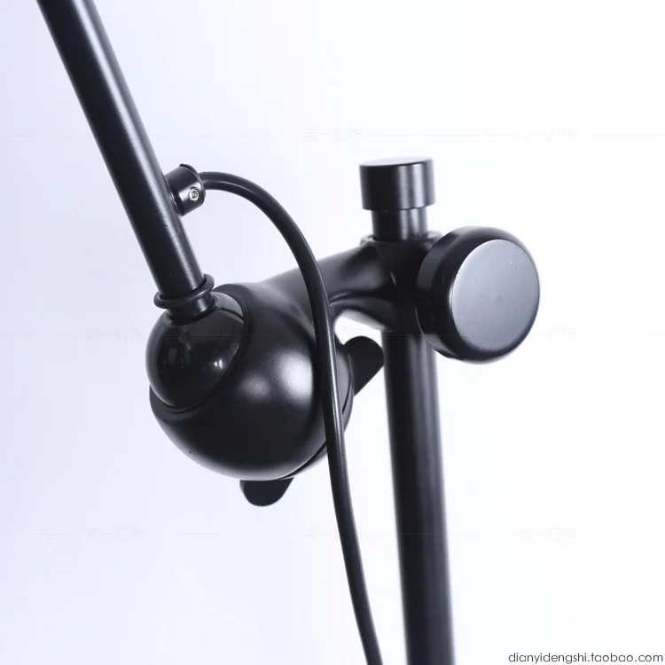 Industry Chic Metal Floor Lamp with Long Arm in Black / Adjustable Height and Extension / Dimmable Bulb with Remote Controller Industry Chic Metal Floor Lamp with Long Arm in Black / Adjustable Height and Extension / Dimmable Bulb with Remote Controller