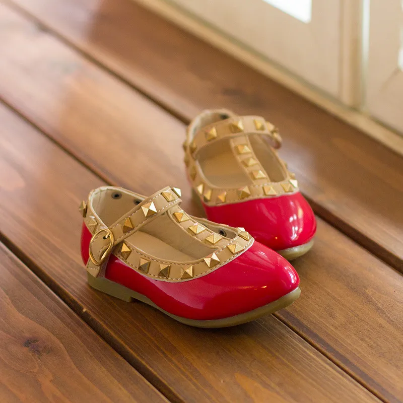 Новая модная детская обувь для девочек детская обувь из искусственной кожи на мягкой подошве для девочек обувь с плоской подошвой для девочек