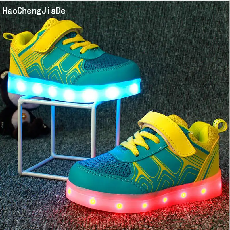 جديد الأزياء USB قابلة للشحن أحذية الأطفال مضيئة رياضية الاطفال الملونة LED عارضة أحذية للفتيات الفتيان الأحذية مع ضوء