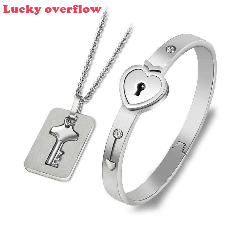 

Qingwen Fashion Lovers Stainless Steel Couple Jewelry Sets Love Heart Lock Bracelet Bangles Key Pendant Necklace Jewelry Set