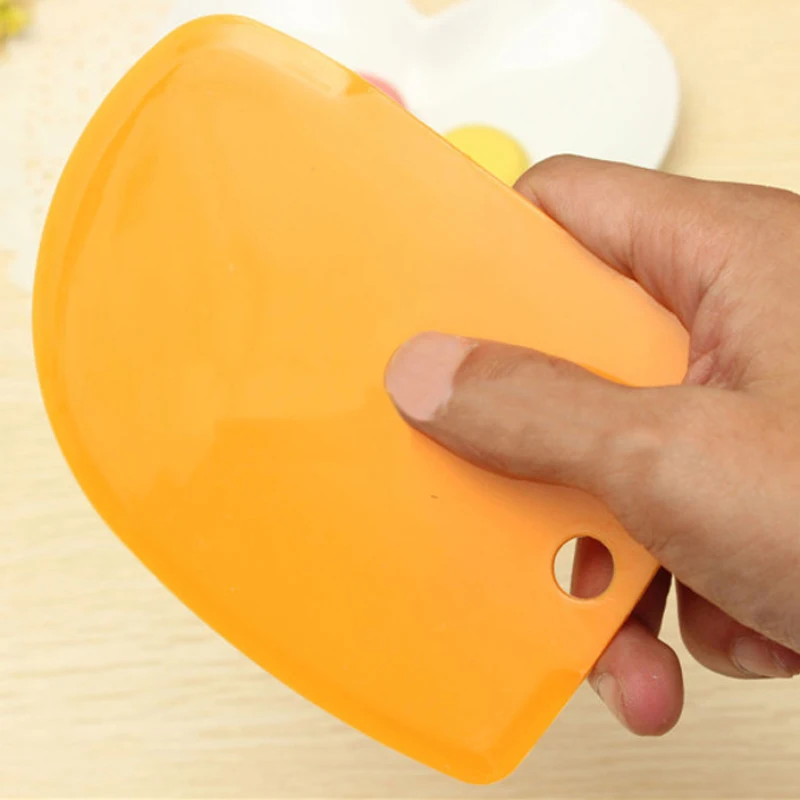 

3Pcs Plastic Dough Icing Fondant Scraper Cake Decorating Baking Pastry Tools Plain Smooth Jagged Edge Spatulas Cutters