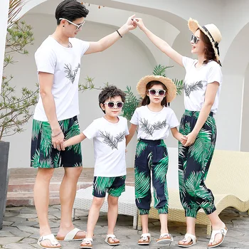 

Beach Family Matching Outfits Look Mommy Dad and Me Clothes Mother Daughter Tshirt+Pants Father Son Tee shirt+Trunks 2PCS Summer
