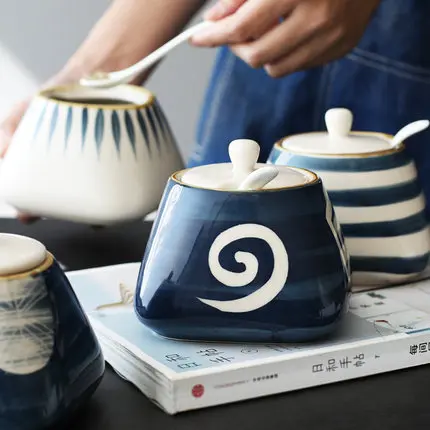 Half Room Creative Japanese Retro Blue And White Ceramic Seasoning Jar Home salt With Spoon Lid Box | Дом и сад