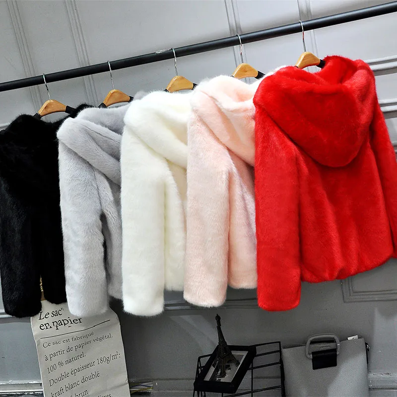 Пальто из искусственного меха с капюшоном, высокая мода, приталенная черная, красная, розовая куртка из искусственного меха, кроличий мех