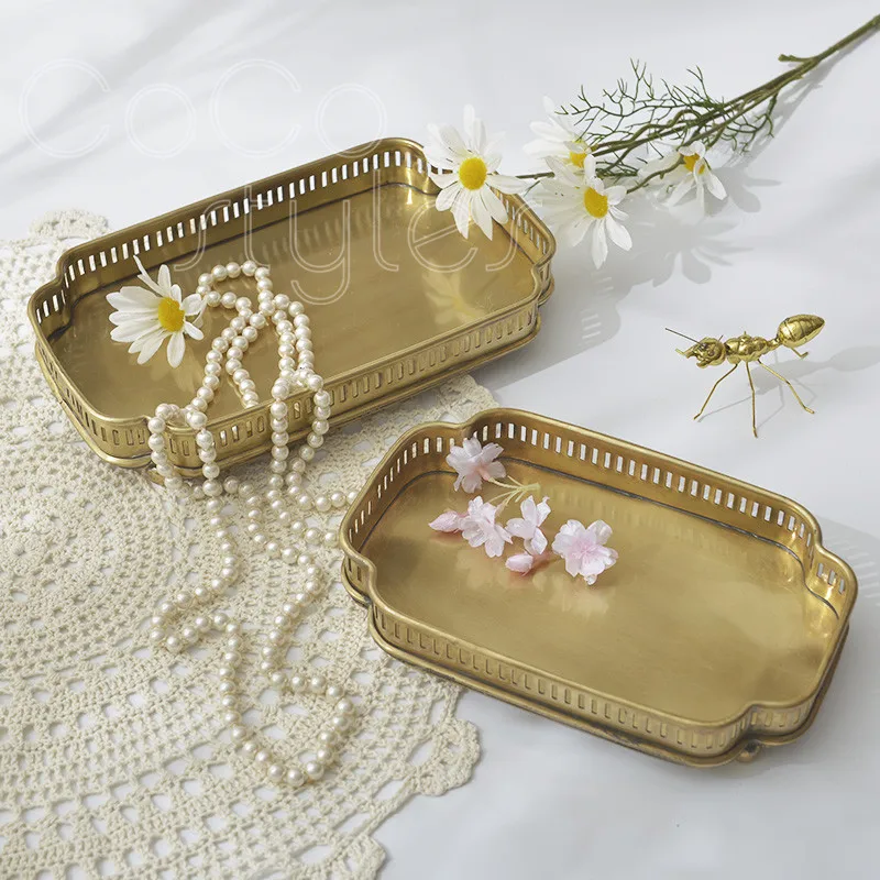 5 vintage brass tray    (2)
