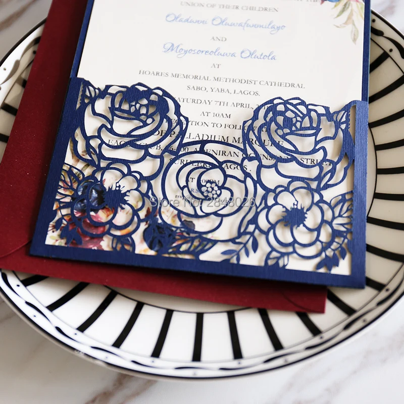 Персонализированные цветочные свадебные приглашения марсала, лазерные срезы на заказ приглашения, элегантные свадебные, темно-синее приглашение