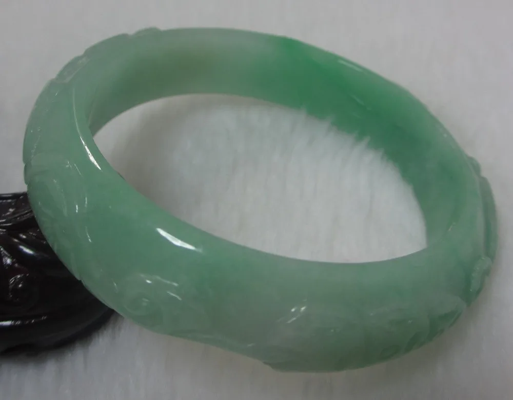 

2522 CHINA BEAUTIFUL HAND-CARVED EMERALD GREEN JADE GEMS BANGLE BRACELET