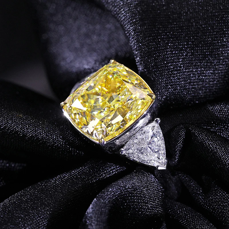 Твердые из белого золота 18 карат центр 4.2ctw Moissanite желтого цвета подушки с кольцо сбоку Треугольники лаборатория Обручение кольцо для Для женщин