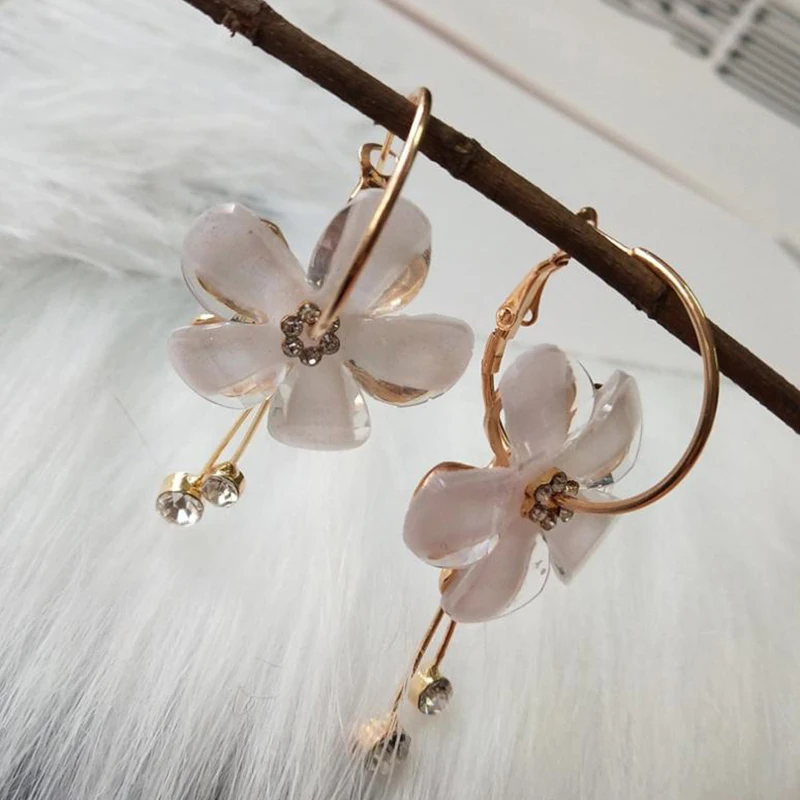 

SUKI New Korean 6 Petal Acrylic Zircon Tassel Earrings Brincos OorbellenTransparent Earrings Wholesale Women's Hoop Earrings