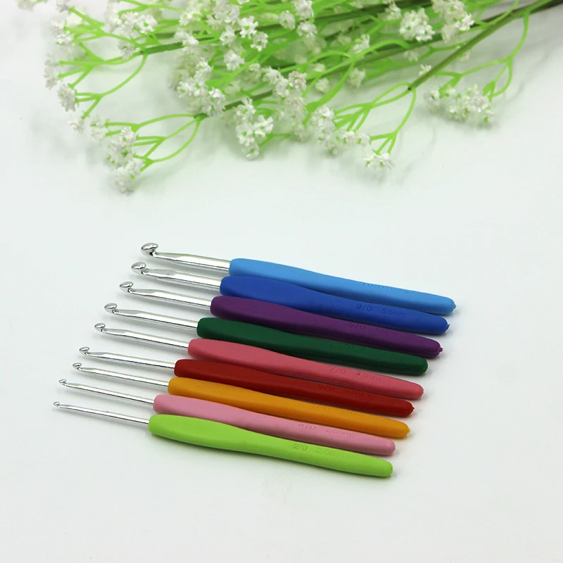 

2015 New Arrival 9Pcs Colored Candy Colored Crochet Hooks Knitting Needles Soft Plastic Handle