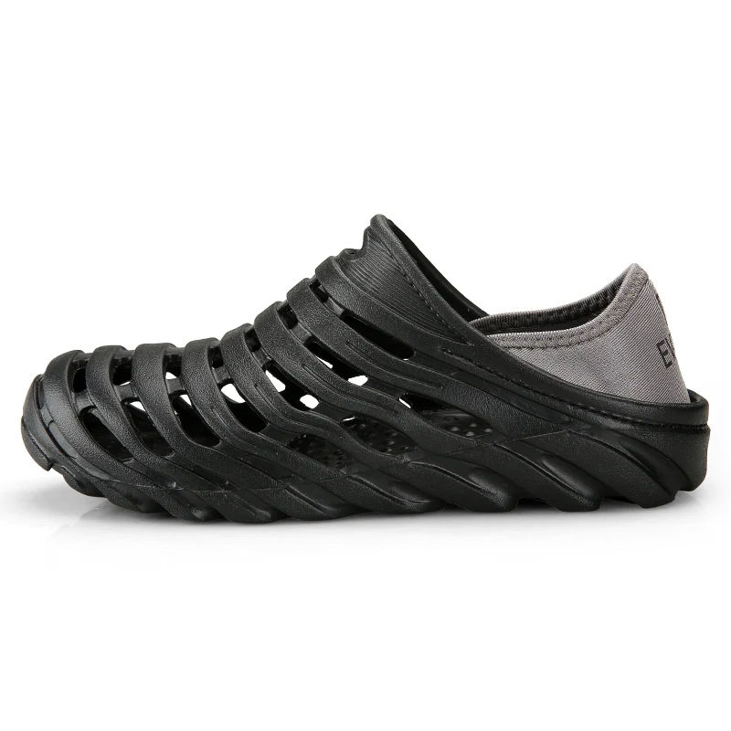 Дизайнерские мужские пляжные сандалии с дырочками, студенческие наклейки, нескользящие легкие тапочки, дышащая обувь на плоской подошве, садовая обувь, большие размеры - Цвет: Черный