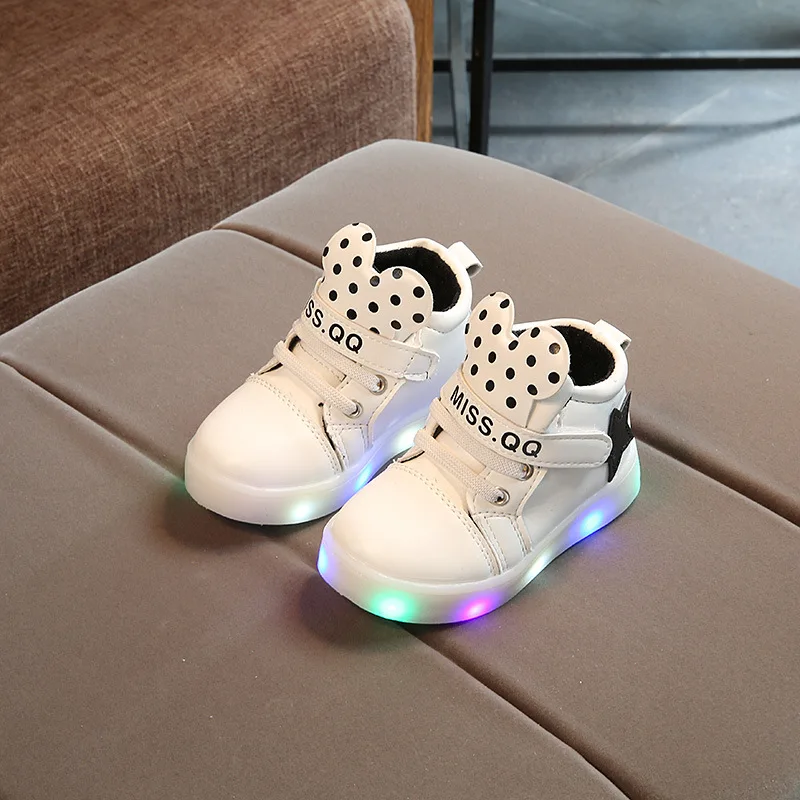 

2019 New Baby Boys Girls Luminous Sports Shoes LED Lumineus Sneakers Children Cartoon Non-slip Shoes Kids Casual Shiny Star Shoe