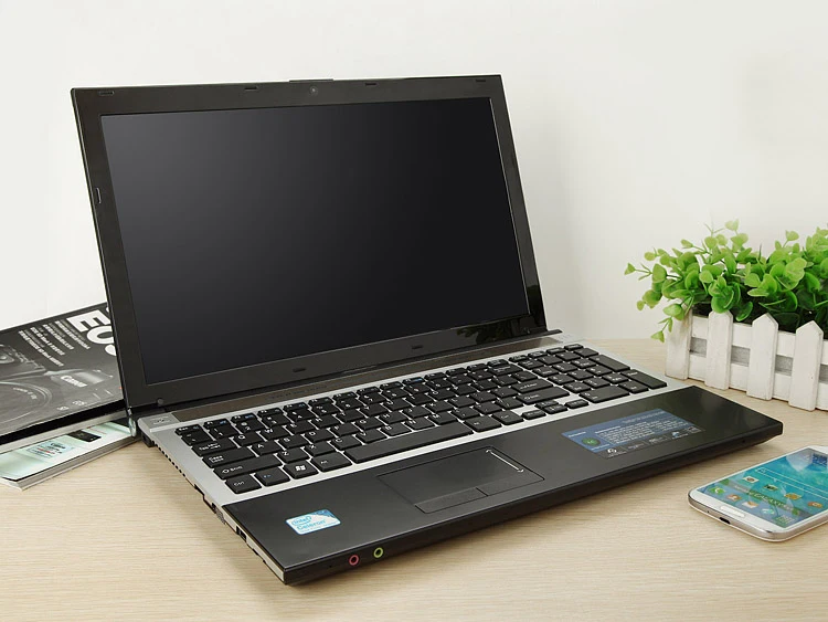 Ноутбук в металлическом корпусе. Металлический ноутбук. Ноутбук в Железном корпусе. Тонкий ноутбук в металлическом корпусе.