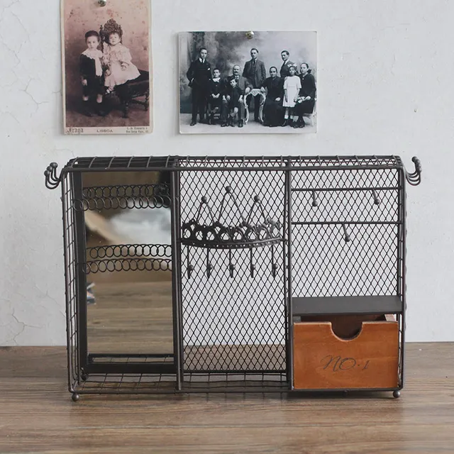 wire frame jewelry display