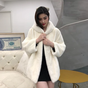 

2019 winter new whole leather mink fur grass women's short paragraph shirt hooded fashion warm and elegant mink fur coat