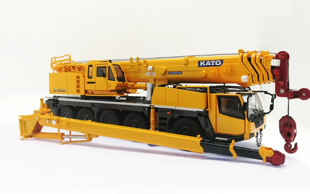 Новая и редкая модель внедорожного крана KATO KA 1300R ALLTERR 1:50 Инженерная техника литые