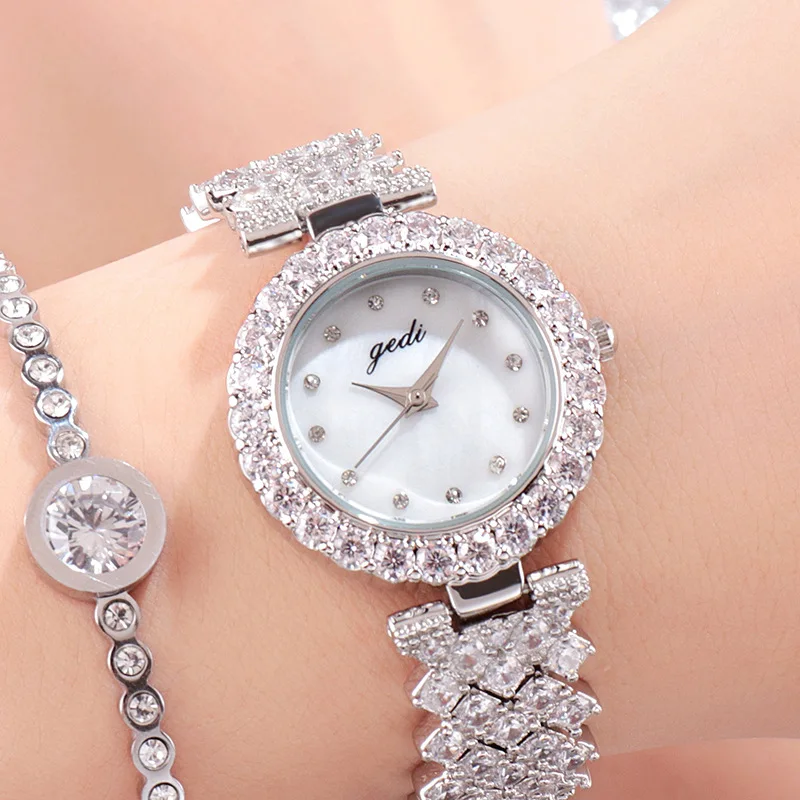 

New fashionable luxury diamond-inlaid lady watch of 2018