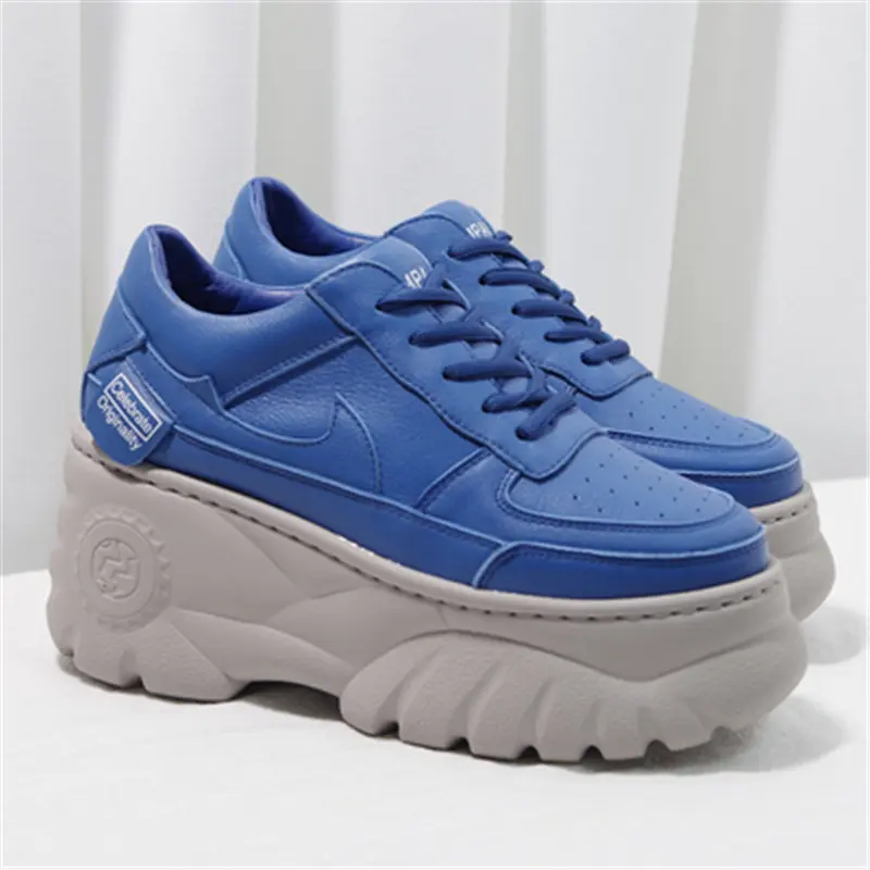 

2018 New genuine leather shoes women Ultralight Thick bottom Jogging woman Sneakers Simple Keep warm Ladies casual Lace-up shoes