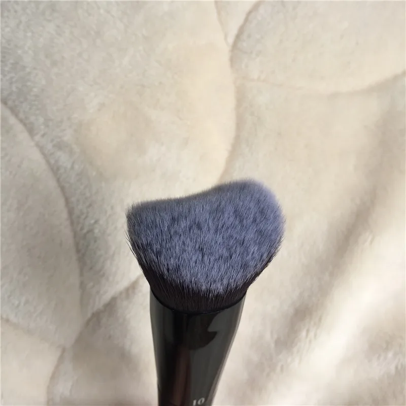 KVD Lock-it Edge Foundation Brush #10 _ 7