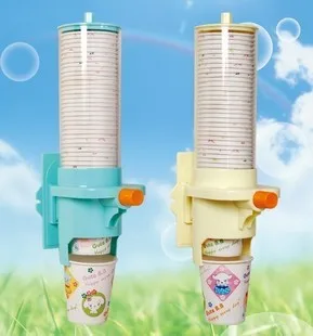 

Automatically take a cup of water to drink holder/plastic cup cup beverage holder / 7.5 cm diameter glass is available