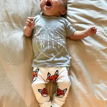 Новинка года, летний комплект одежды для маленьких мальчиков, футболка с короткими рукавами и рисунком лисы+ штаны, Одежда для новорожденных Одежда для маленьких девочек комплект из 2 предметов