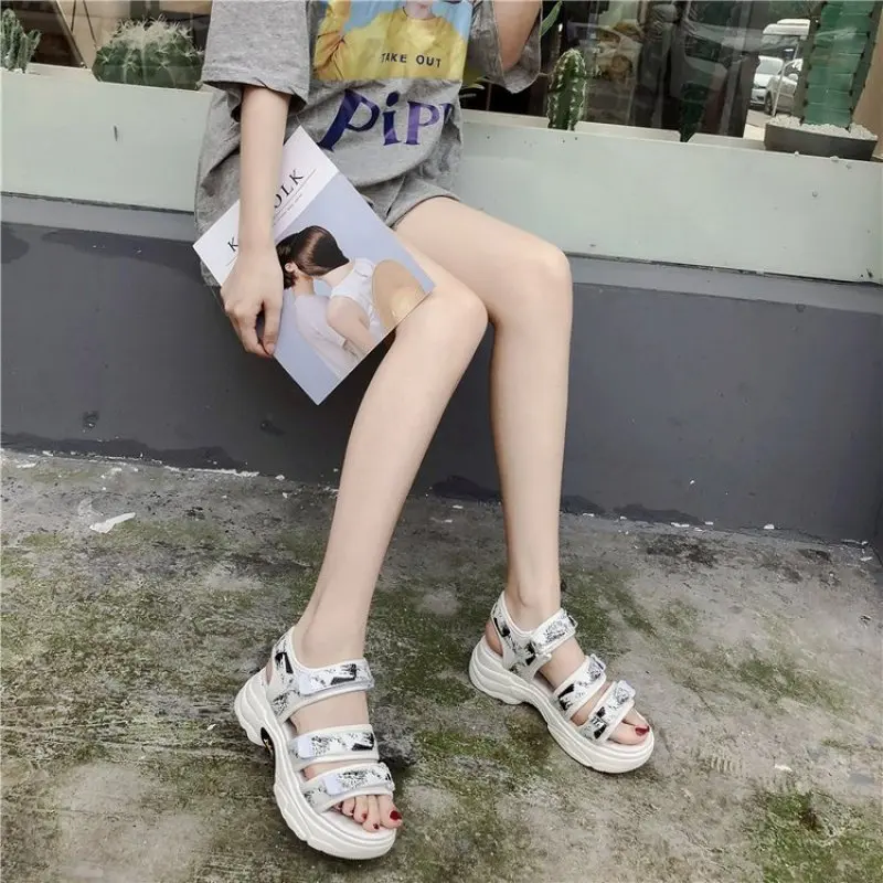 Women Sandals 2019 New Fashion Ladies Casual Shoes Black White Wedges Platform Shoes 5CM Female Summer Chunky Sandals Women Sandals 2019 New Fashion Ladies Casual Shoes Black White Wedges Platform Shoes 5CM Female Summer Chunky Sandals