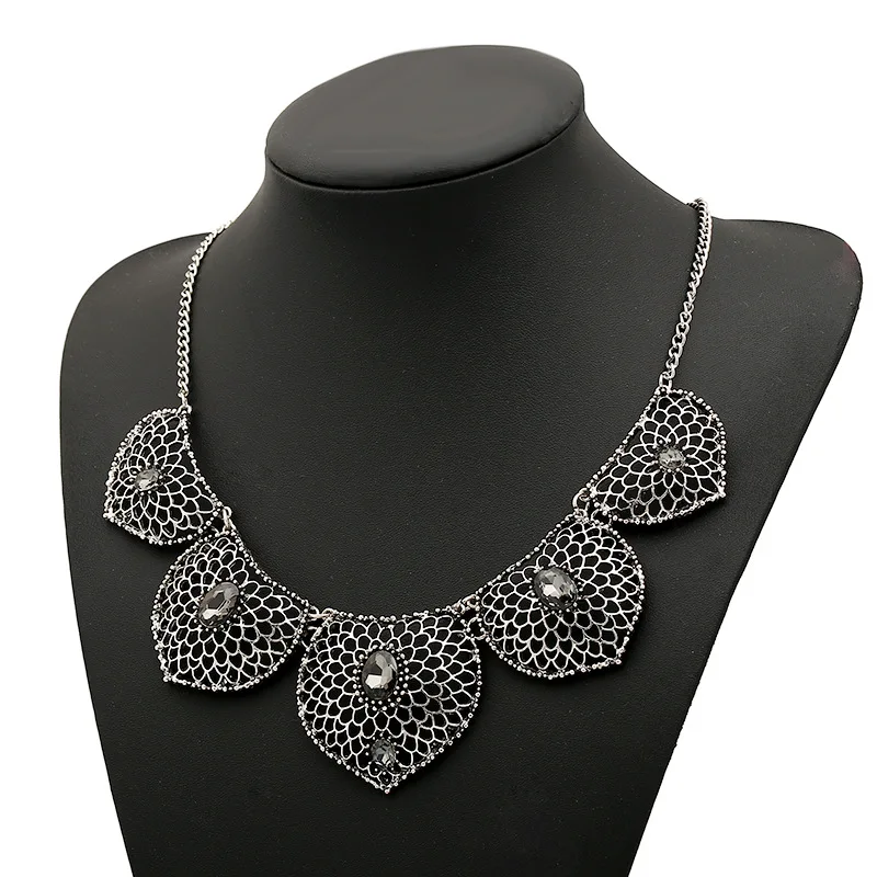

Vintage Hollow Multilayer Heart Necklace Fashion Geometric Metal Silver Plated Women Rhinestone Necklaces Jewelry Accessories