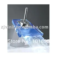 X8335B1-бортике Хромированный Цвет холодной и горячей одной ручкой светодиодный Стеклянный Водопад Ванная раковина кран