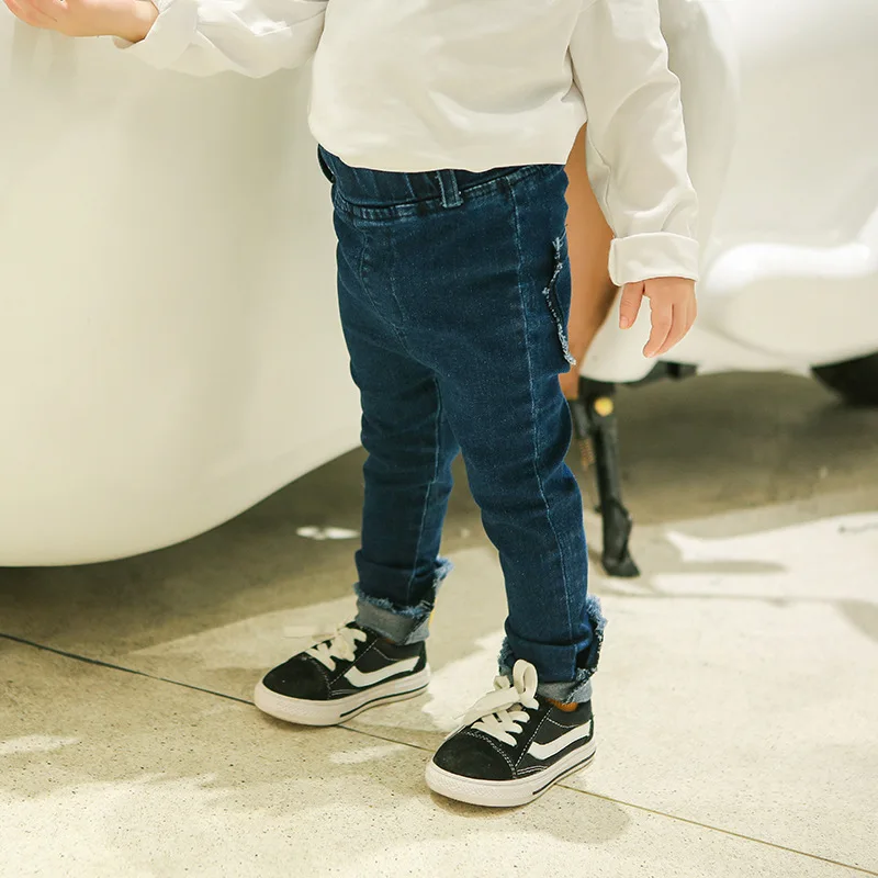 Dfxd/Корейская детская одежда дети Джинсы для женщин 2018 Весна новорожденных Обувь для девочек Обувь для мальчиков джинсовые Буе длинные