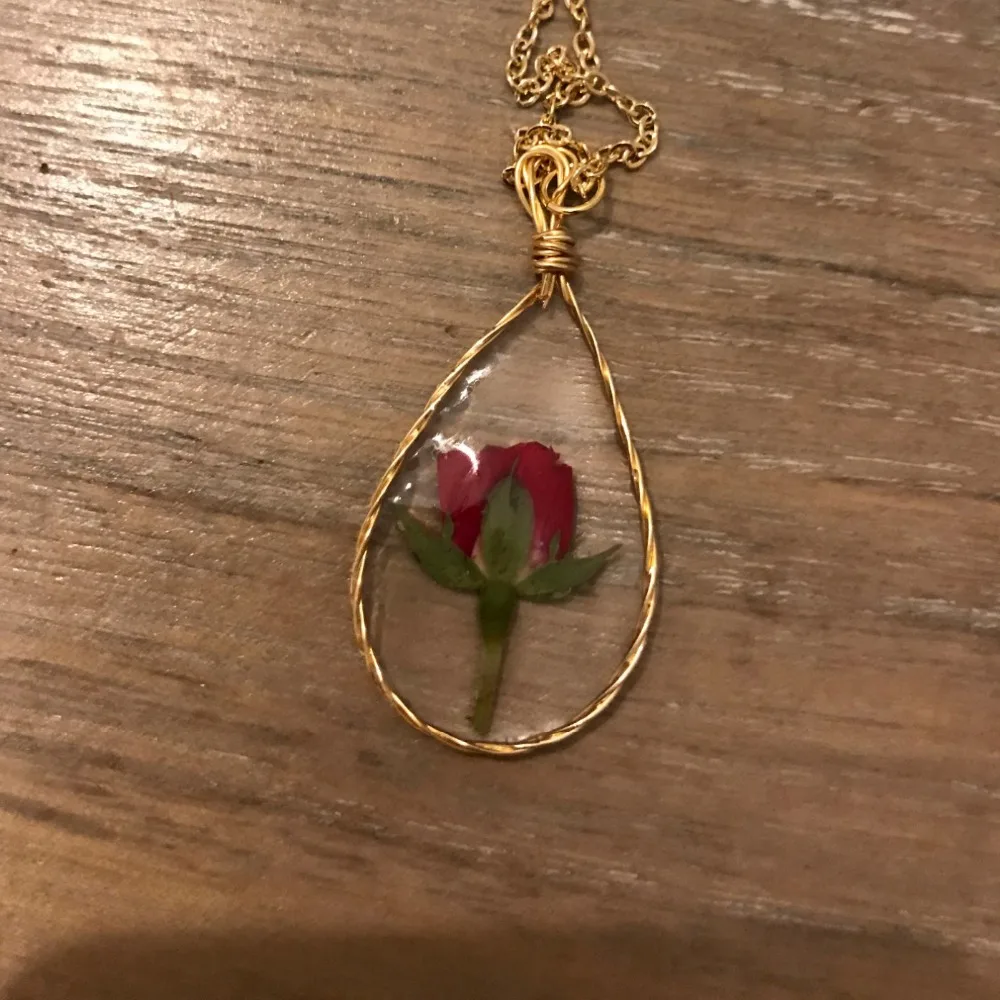 

Red Rose Real Flower Water Drop Resin Gold Color Wire Wrapped Pendant Gold Color Chain Long Necklace Women Boho Fashion Jewelry