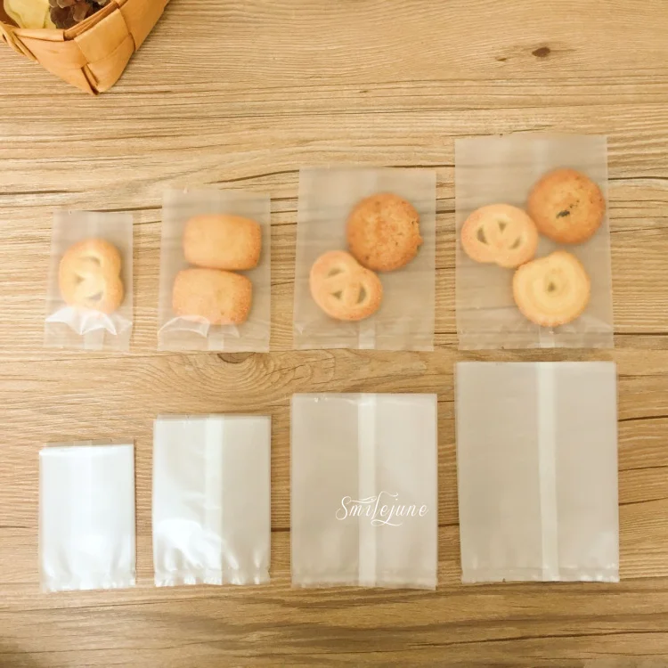 

100pcs bags sealed by biscuit and candy packaging machine