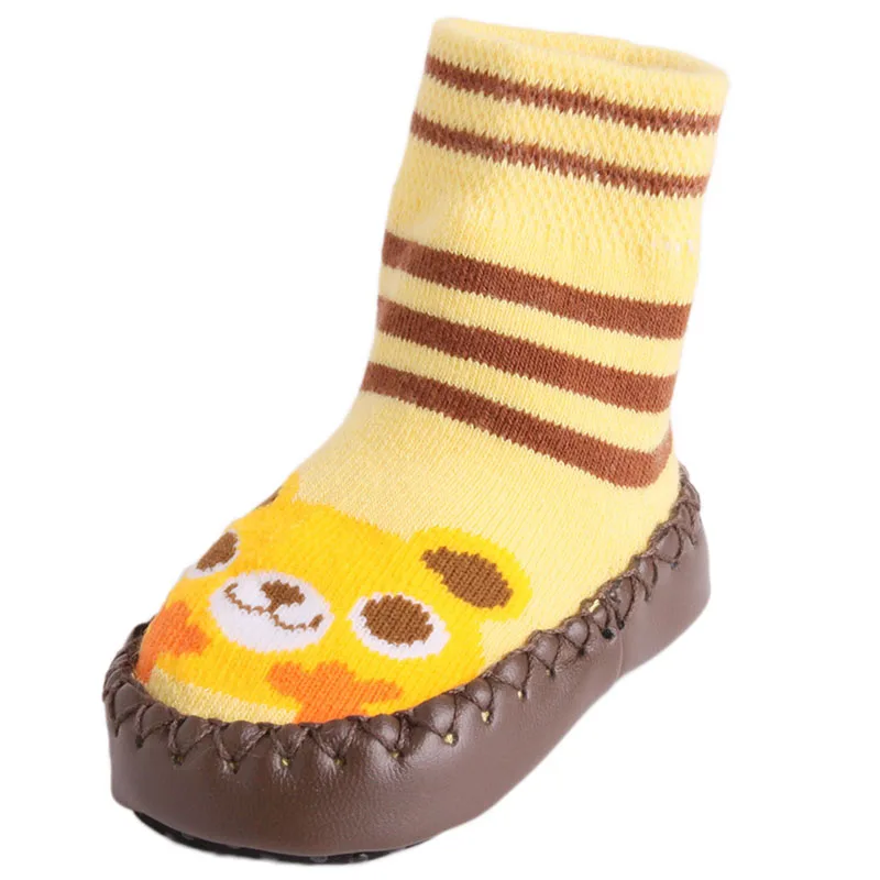 Детская обувь носки. Носки тапки детские. Носки с резиновой подошвой для малышей. Носки с подошвой детские. Носки с резиновой подошвой.