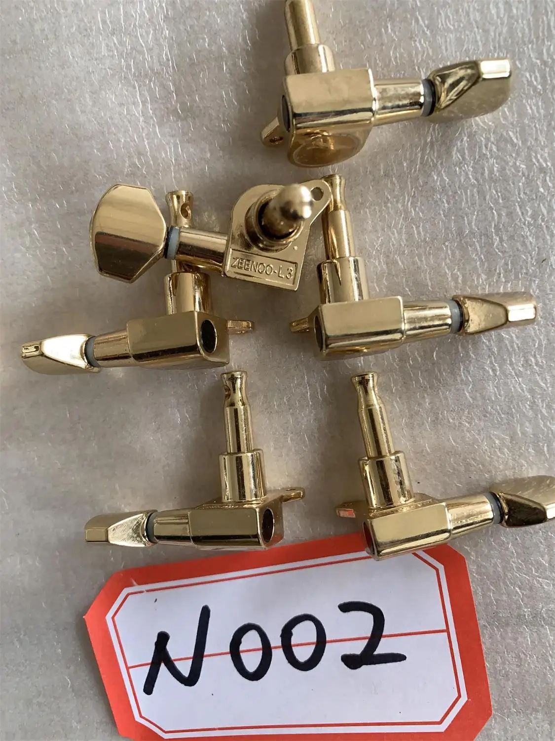 

Geninue Set (3R+3L)of Tuning Machine Head Tuners(Size of hole:10mm) Gold Color Made in Korea #N002