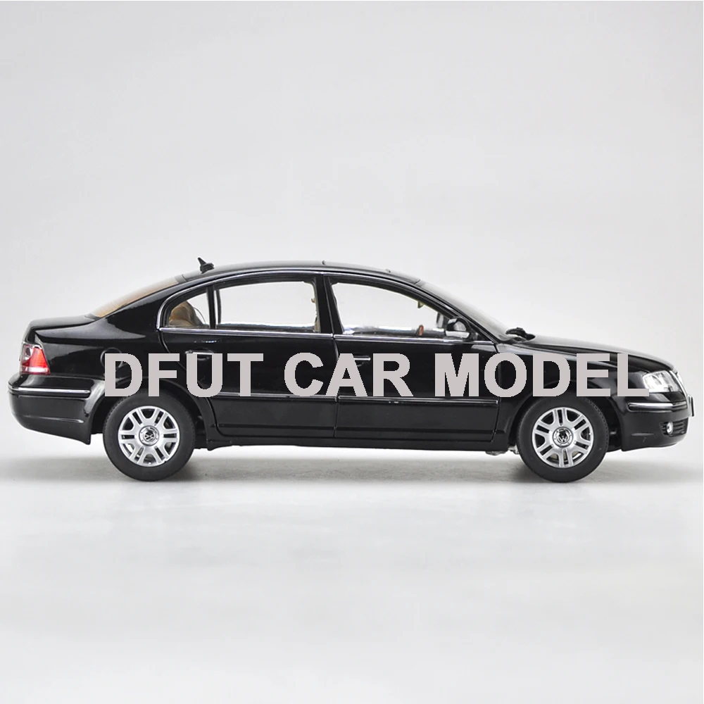 Литая 1:18 Коллекционная Игрушечная модель автомобилей PASSAT из сплава|Наземный
