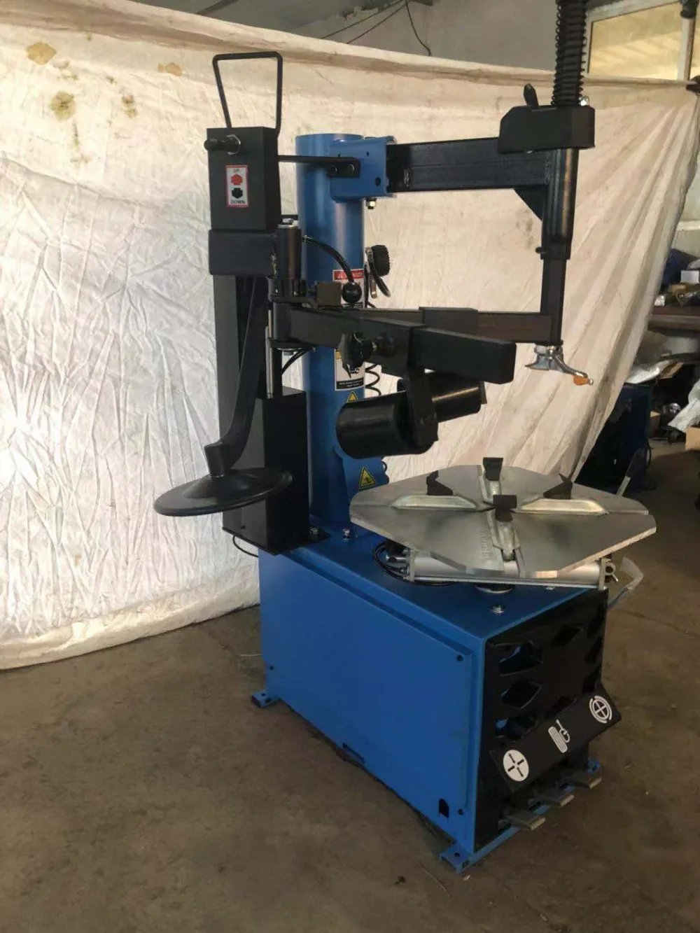

2019 new left sub-arm automotive tire changer model 318a Tire remover machine