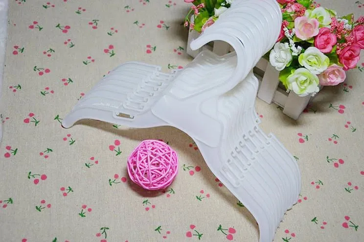 D15_5pcs_lot_Plastic_Pet_Dog_Clothes_Rack_Hanger_High_quality_Baby_Pet_Clothes_Tree_Hangers_white_Red_Drop_shipping_ (2)