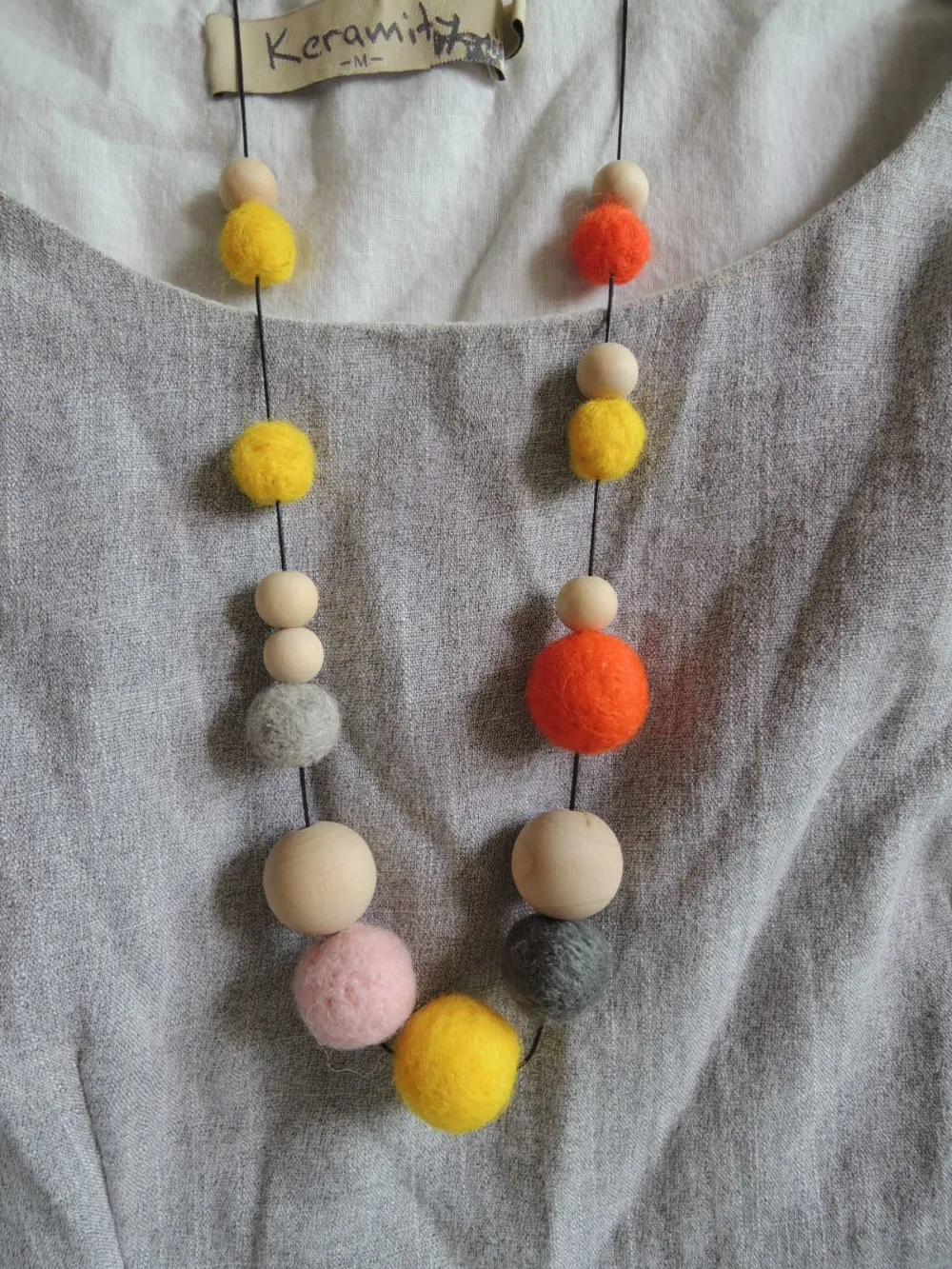Войлочный ожерелье шар из бисера Осень Желтый Оранжевый Серый Войлочный шарик ожерелье с деревянными бусинами свободный дизайн ожерелье-прорезыватель