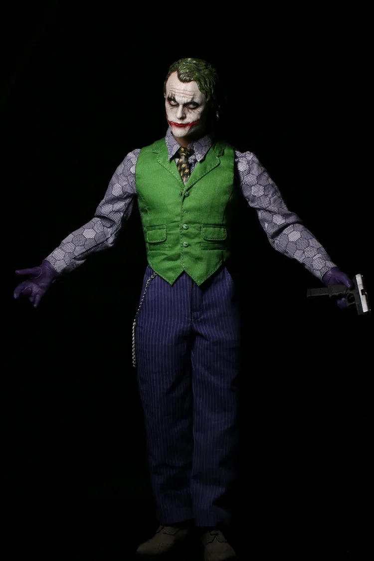 Фигурка бэтмен mattel. Batman dc фигурка 30см. Фигурка джокера. Хот тойс джокер аркхем. Joker 12.