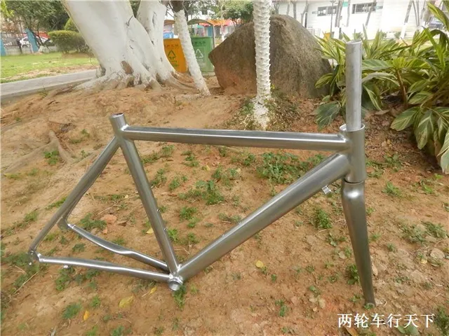 Best price at $256 Cheap Advanced road bike frame+ fork aluminum alloy titanium scale-free vintage 700c 52cm ultra-light bicycle frame bike parts