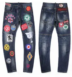 Новые мужские тонкие прямые джинсы с дырками в европейском и американском стиле, с вышивкой, с несколькими значками, трендовые Мужские