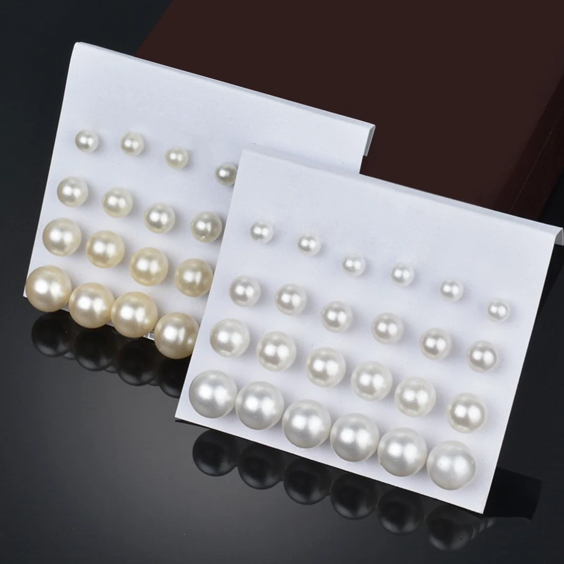 

2018 Korean Version Of The Wild Pearl Earrings Casual Fashion Size Pearl Ladies Earrings Simple 12 Pairs Of Plate Pearl Set