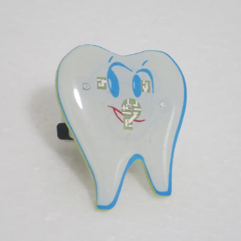 

Dental simle Badge Dental clinic gift Tooth Type Shape Light Brooch Badge Dentist Hygienist Pin Accessories Adornment