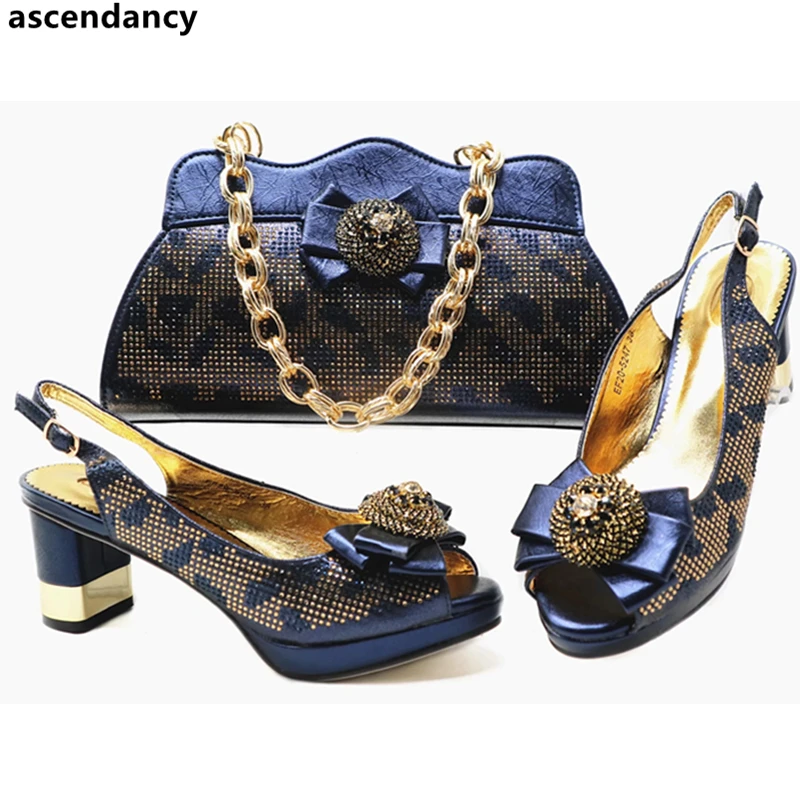 Laatste Afrikaanse Schoenen En Tas Set Versierd Met Strass Nigeriaanse Schoenen En Bijpassende Tas Set Voor Party Luxe Vrouwen Schoenen Laatste Afrikaanse Schoenen En Tas Set Versierd Met Strass Nigeriaanse Schoenen En Bijpassende Tas Set Voor Party Luxe Vrouwen Schoenen
